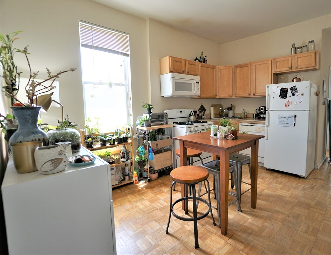 Primary Photo - 1523 N Campbell Ave