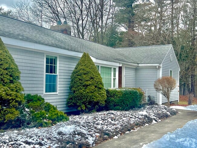Building Photo - 5 Endicott Rd