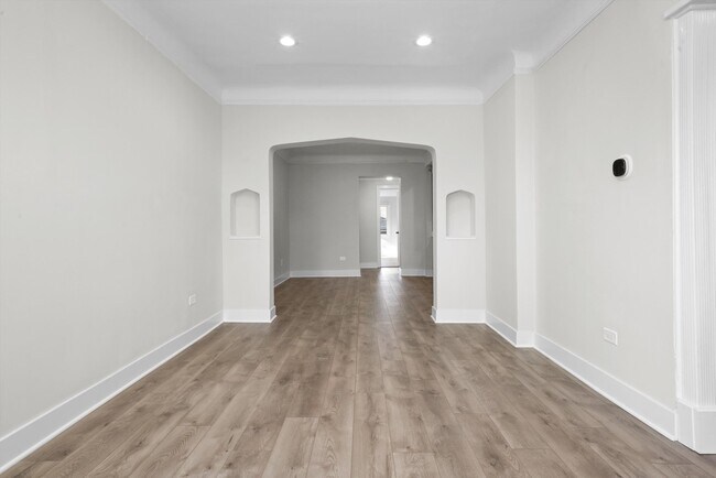 Building Photo - 7356 S Kenwood Ave
