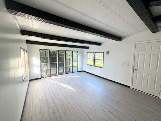 Foto del edificio - 120 Bright Rd