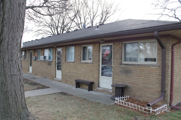 Primary Photo - 4400 Oakwood Blvd