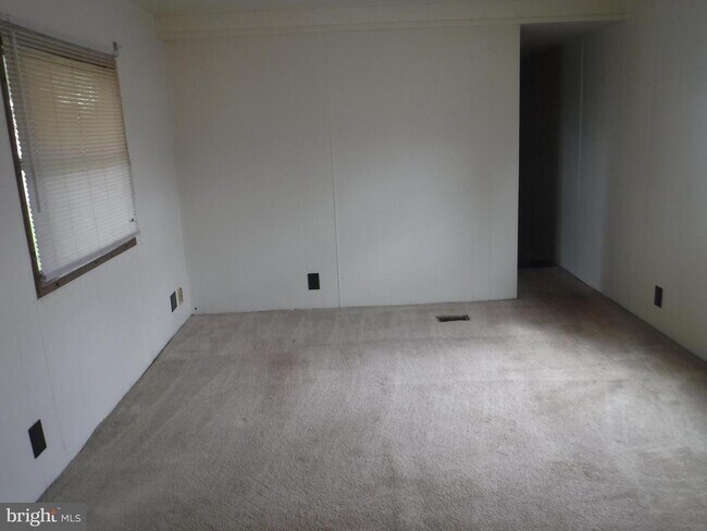 Building Photo - 53 Shamrock Ave