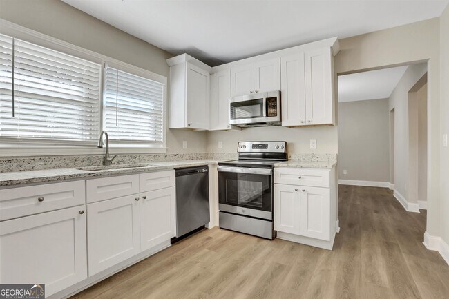 Building Photo - 1180 Sheppard Pl