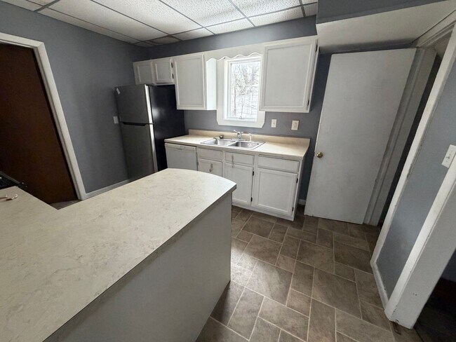 Building Photo - 1205 E Converse St