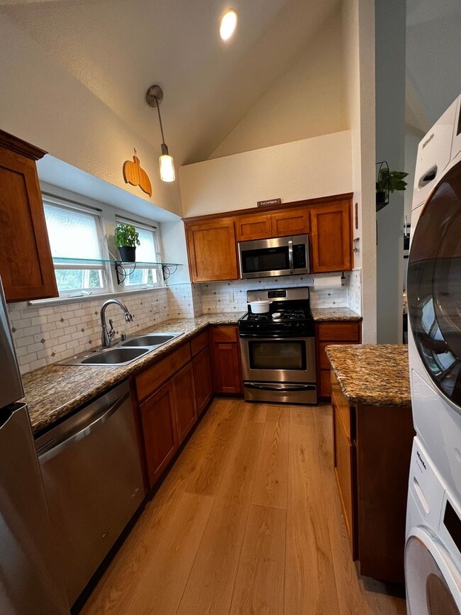 Building Photo - Blinged-out Baller Blaine Street Condo With Luxe Designer Upgrades & Elevated Tree House Vibes