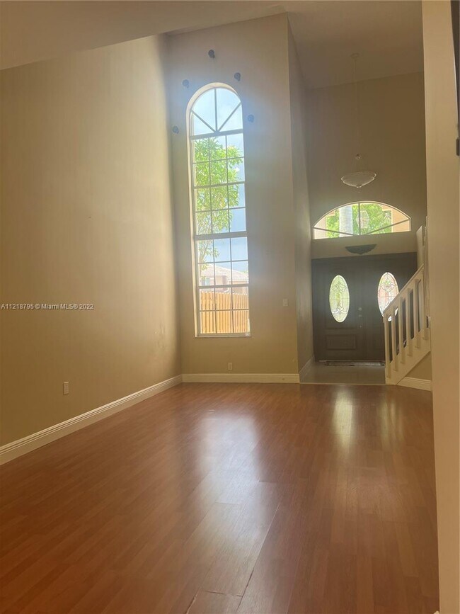 Building Photo - 15621 SW 100th Ln
