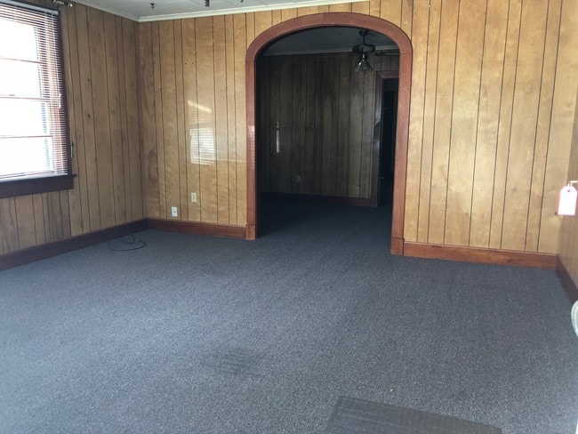 Building Photo - 505 E Coleman Ave