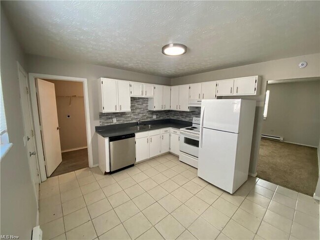 Building Photo - 221 Brunswick Dr