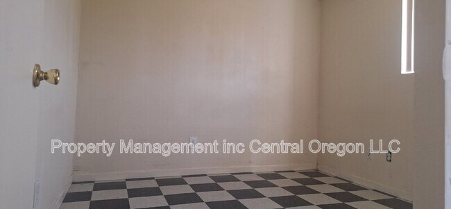 Foto del edificio - 1707 N Highway 26