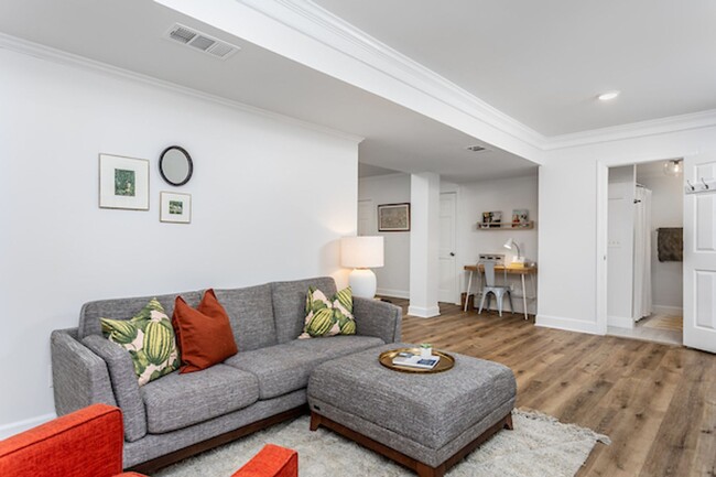 Building Photo - 5013 Hermitage Dr