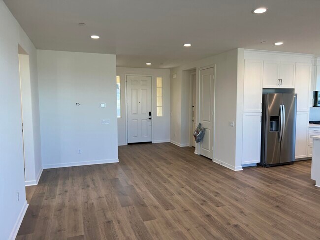 Building Photo - 42112 Jenny Ln