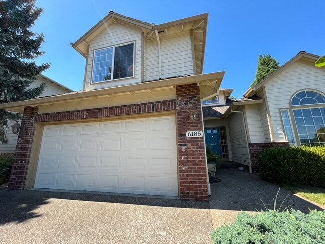 Building Photo - Beautiful 4Bd + 3Ba in Portland!! Offers Beautiful Outdoor Views and Great Gardening Backyards!!