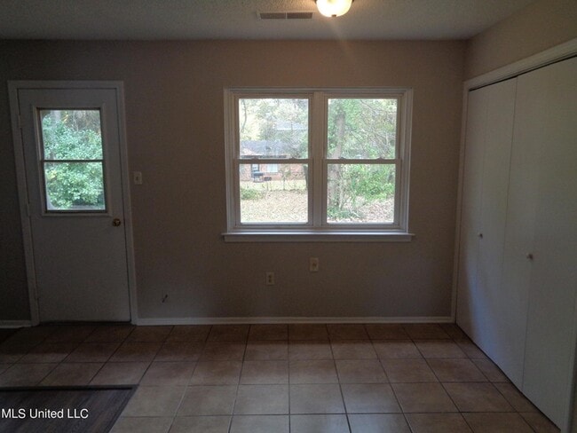 Building Photo - 5163 Haynes Dr