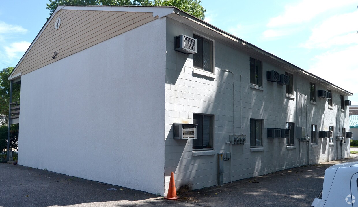 Building Photo - 953 Azalea Ct