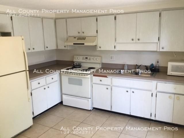 Building Photo - 3 bedroom in Sarasota FL 34241