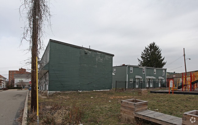 Building Photo - 634-636 1/2 Reed St