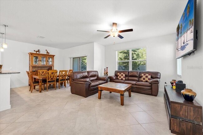 Foto del edificio - 8166 Crescent Oaks Dr