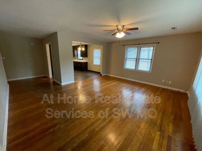 Building Photo - 629 S Fairway Ave