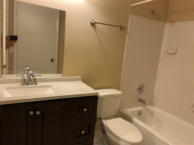 Building Photo - 1111 Coral Club Dr