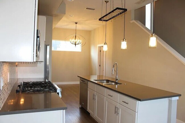 Foto del edificio - Modern 2 Bedroom Townhome in Denver