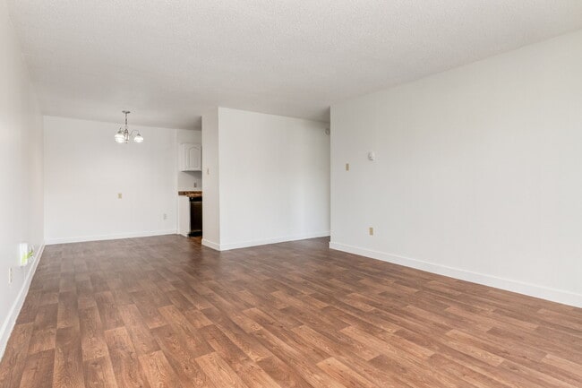 Building Photo - Applewood Village