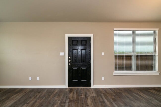 Foto del edificio - AVAILABLE NOW! GORGEOUS 3 BEDROOM FOUR PLEX LOCATED IN MIDLOTHIAN ISD!