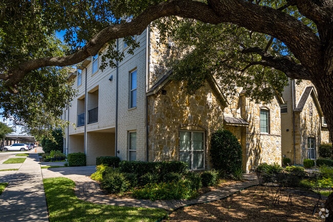 Building Photo - 4524 Emerson Ave