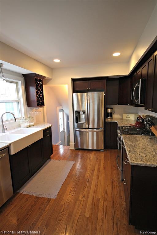 Building Photo - 405 Fairgrove Ave
