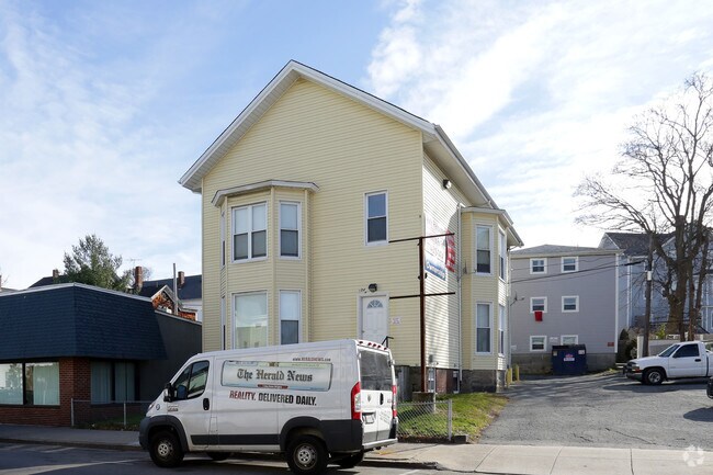 Building Photo - 548-550 S Main St
