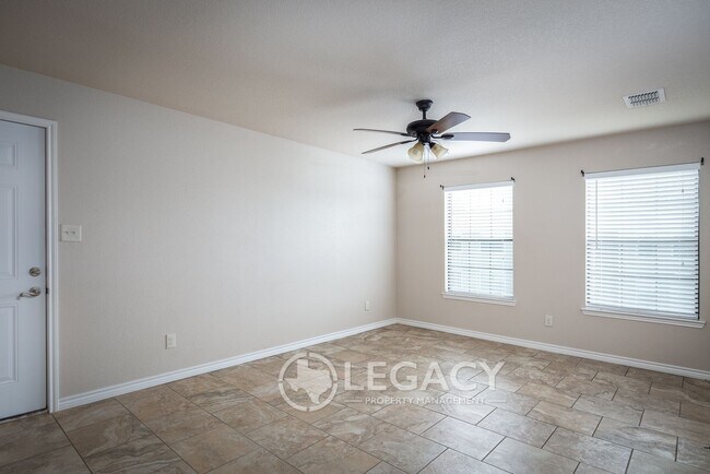 Foto del edificio - 1305 Kings Way