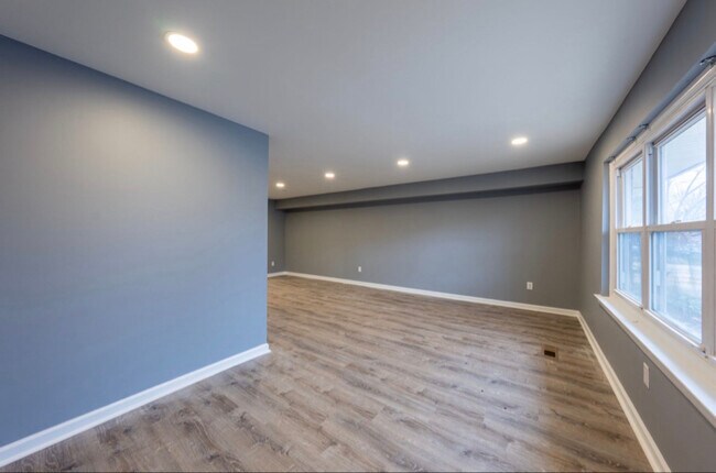 Building Photo - 1726 Borbeck Ave