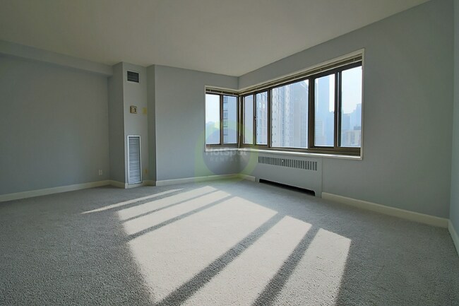 Foto del edificio - 1379 S Shore Dr