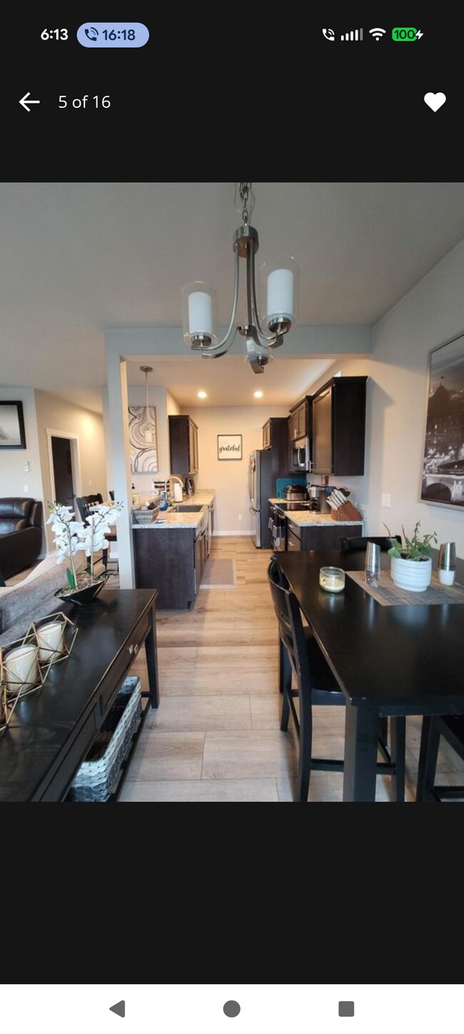Foto del edificio - 426 Raybird Ave