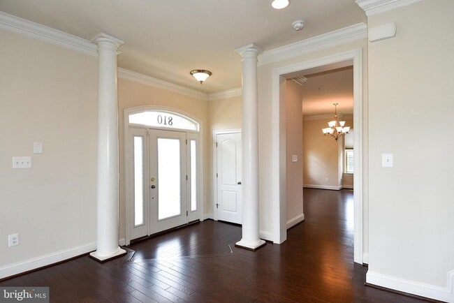 Building Photo - 810 Fair Winds Way