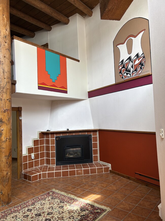 Building Photo - 307 Valverde St
