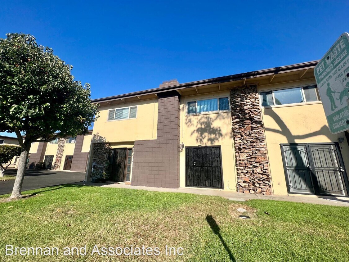 Primary Photo - 2 br, 1.5 bath House - 449 Woodlawn Ave Ap...
