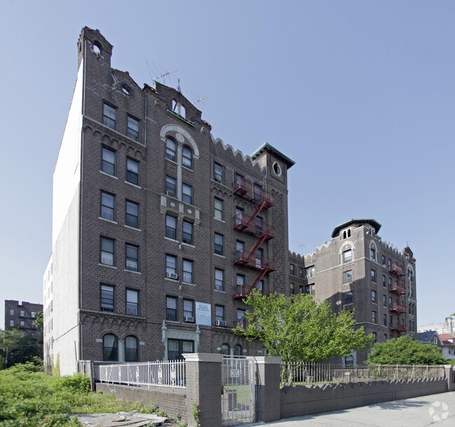 Primary Photo - 180 Lenox Rd