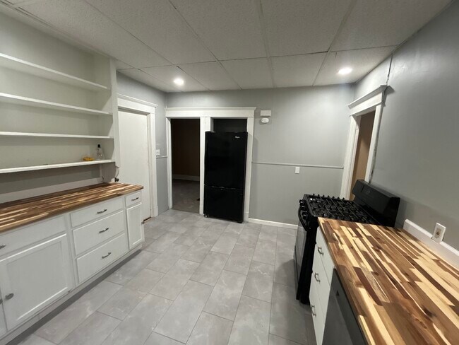 Building Photo - 425 Cumberland Ave