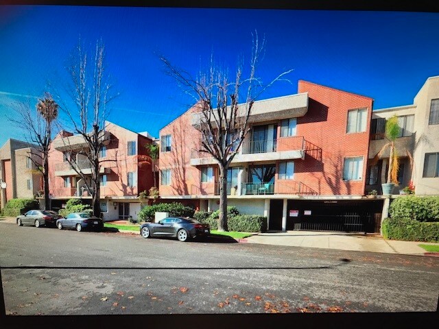 Foto del edificio - 7211 Cozycroft Ave