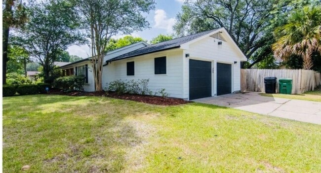 Foto del edificio - 7151 Edgemoor Dr