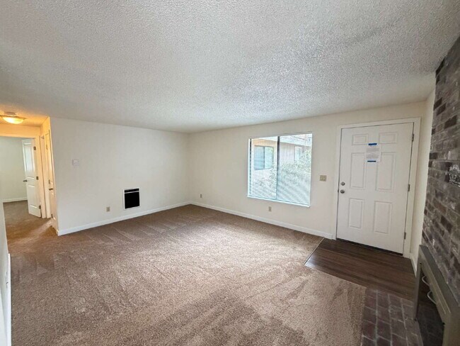 Building Photo - 2-Bedroom Near Mt. Tabor