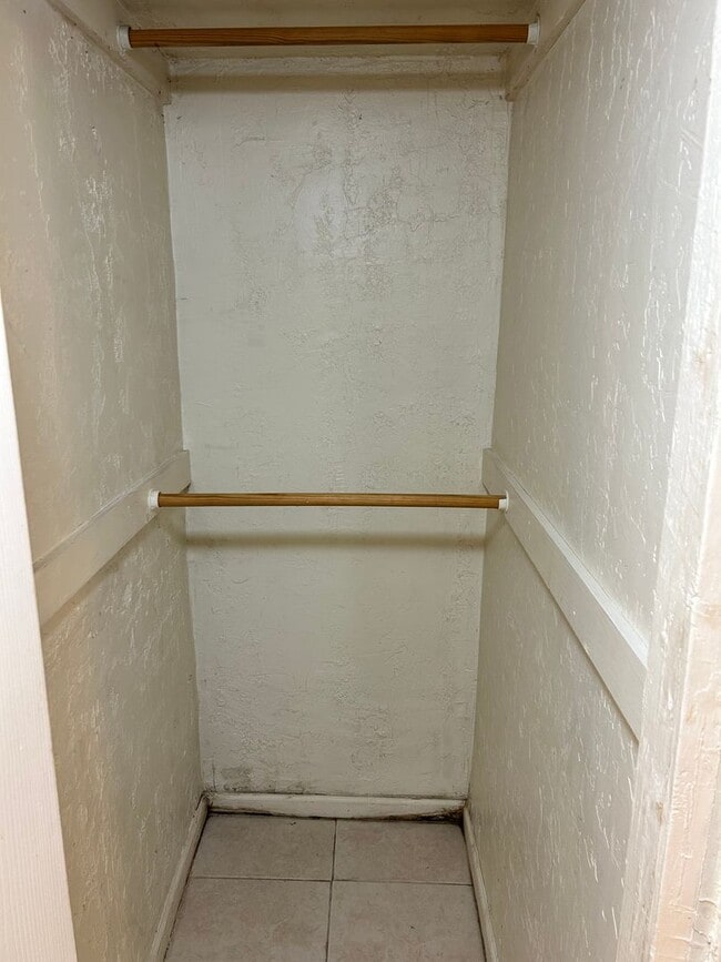 Building Photo - Great Studio, Available Now!