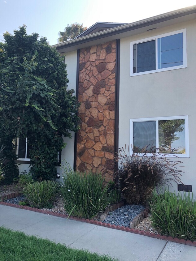 Front of Building - 23209 Arlington Ave