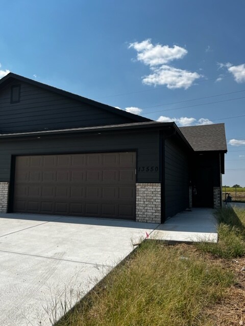 Foto principal - 13550-13552 Haskell Ct