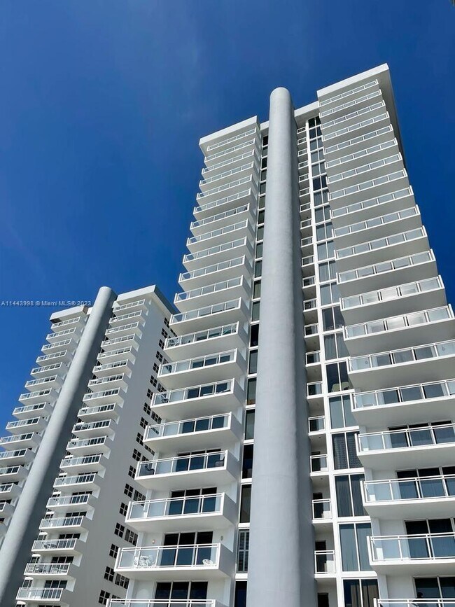 Foto del edificio - 2030 S Ocean Dr