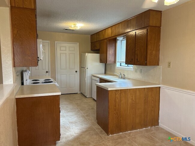 Foto del edificio - 3313 Sungate Dr