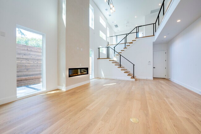 Building Photo - 4620 Weldon St