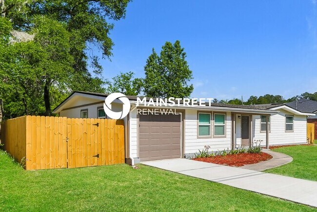 Foto del edificio - 3 Bedroom Pet-Friendly Home in JACKSONVILLE, FL with Main Street Renewal