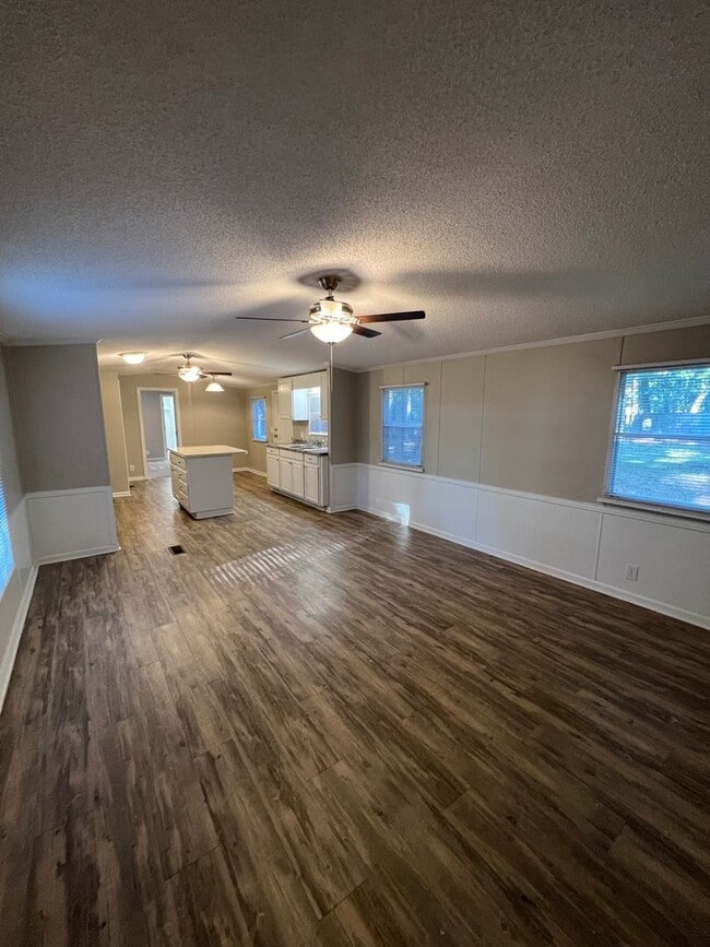 Building Photo - 3 Bedroom/2 Bathroom Home on 1 Acre of Land