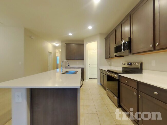 Building Photo - 17762 Via Luna Dr